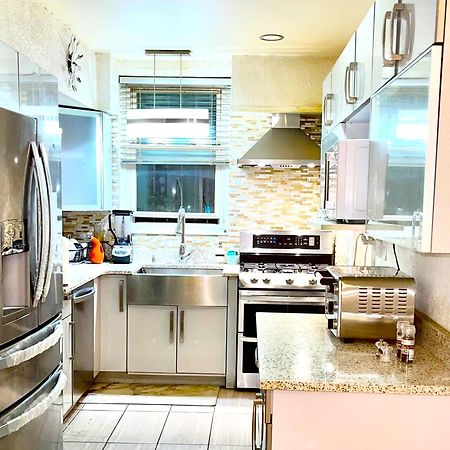 Lga Airport 3 Mins, 3 Bedroom Duplex House, Parking And Private Backyard, 9Mins Subway! Ню Йорк Екстериор снимка