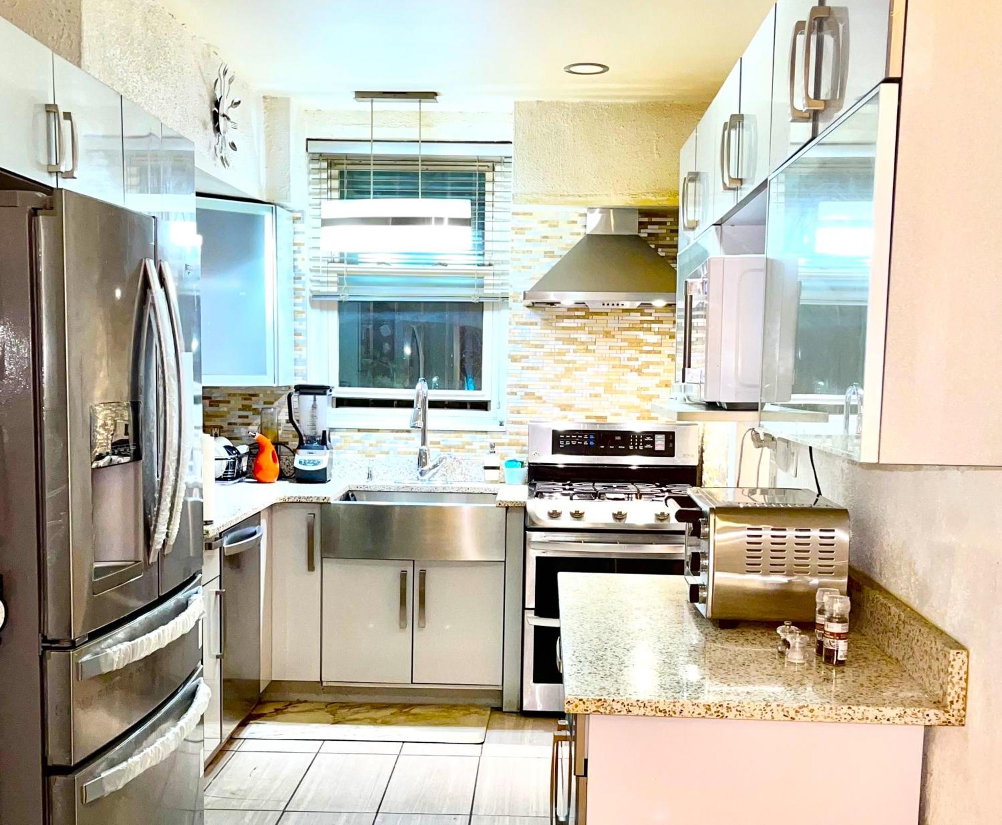 Lga Airport 3 Mins, 3 Bedroom Duplex House, Parking And Private Backyard, 9Mins Subway! Ню Йорк Екстериор снимка